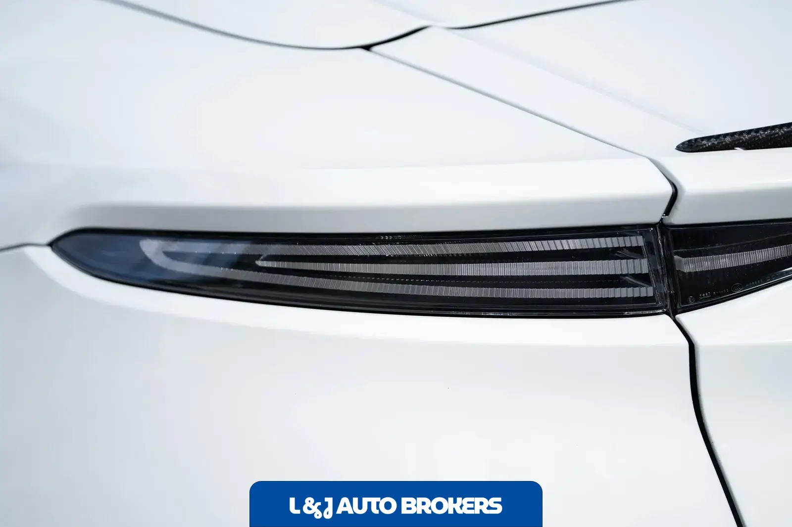 2023 Aston Martin DBS Volante