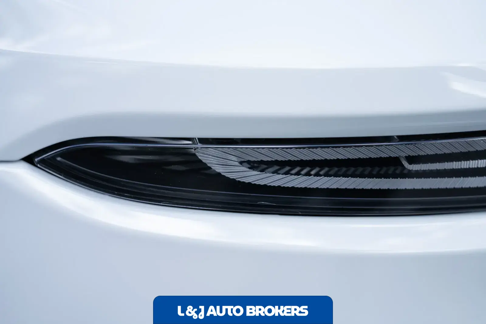 2023 Aston Martin DBS Volante