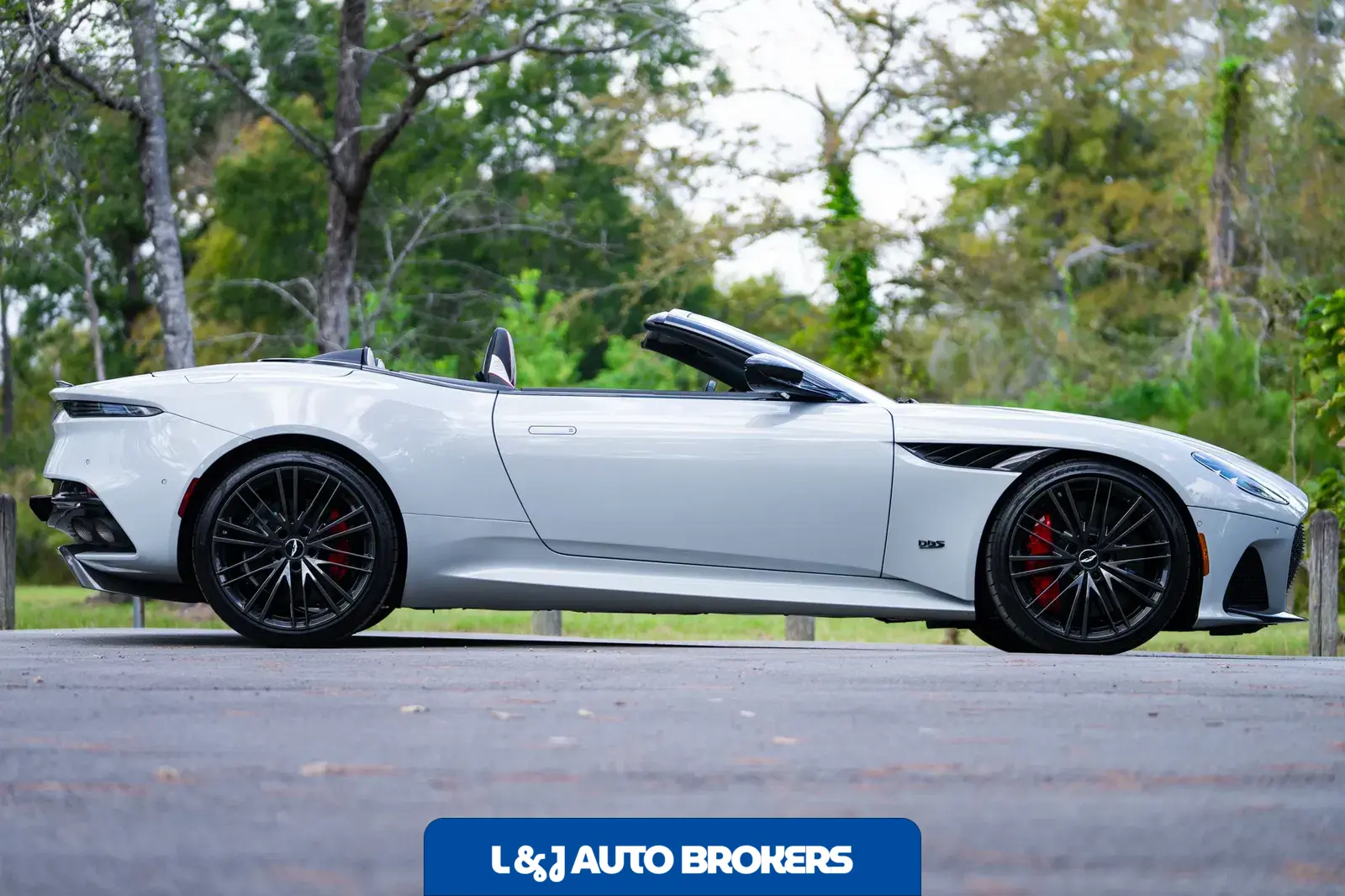 2023 Aston Martin DBS Volante