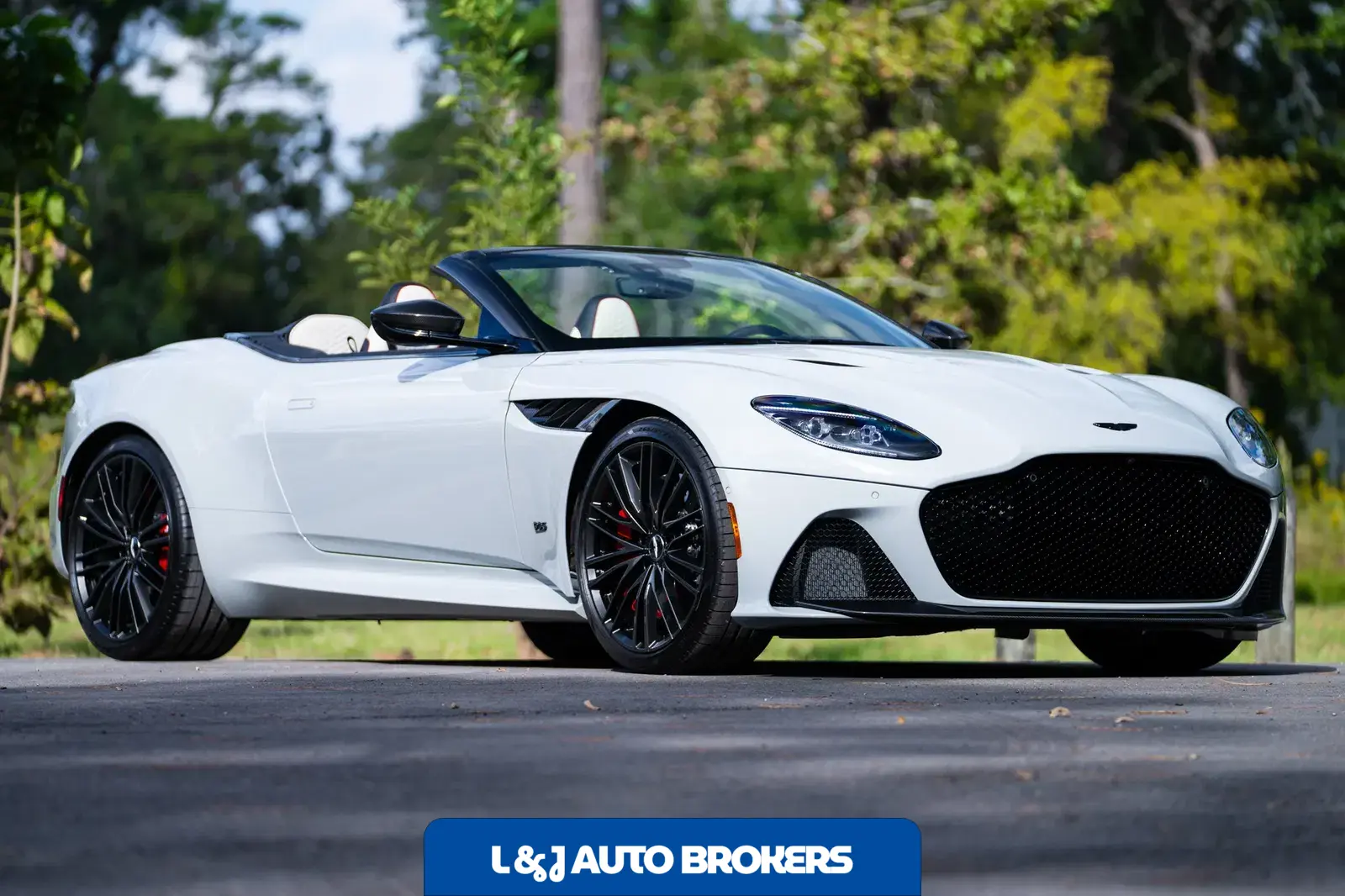2023 Aston Martin DBS Volante