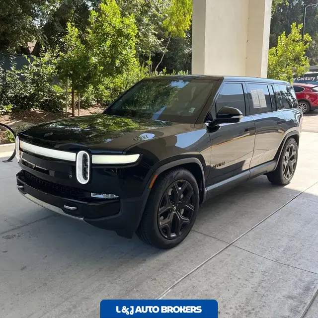 2024 Rivian R1S Adventure Dual-Motor