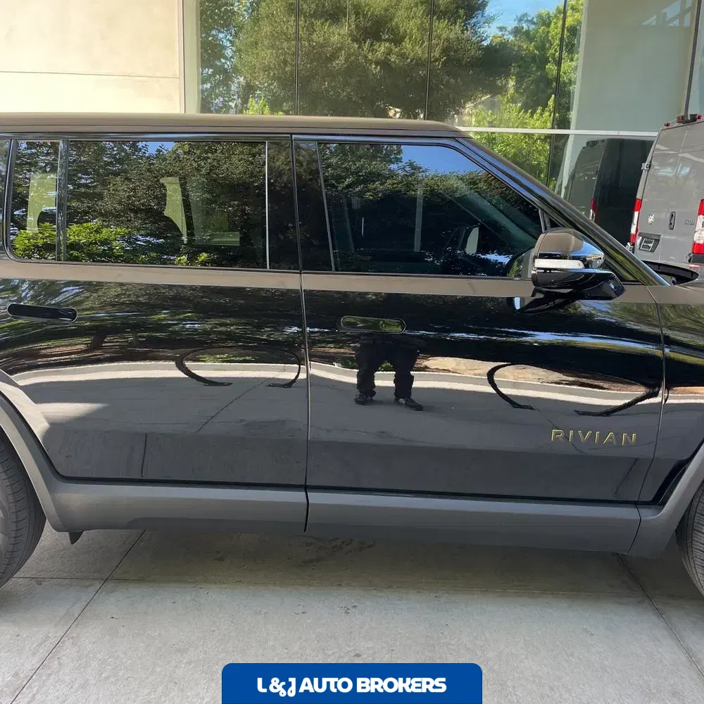 2024 Rivian R1S Adventure Dual-Motor