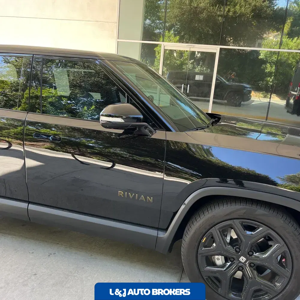 2024 Rivian R1S Adventure Dual-Motor