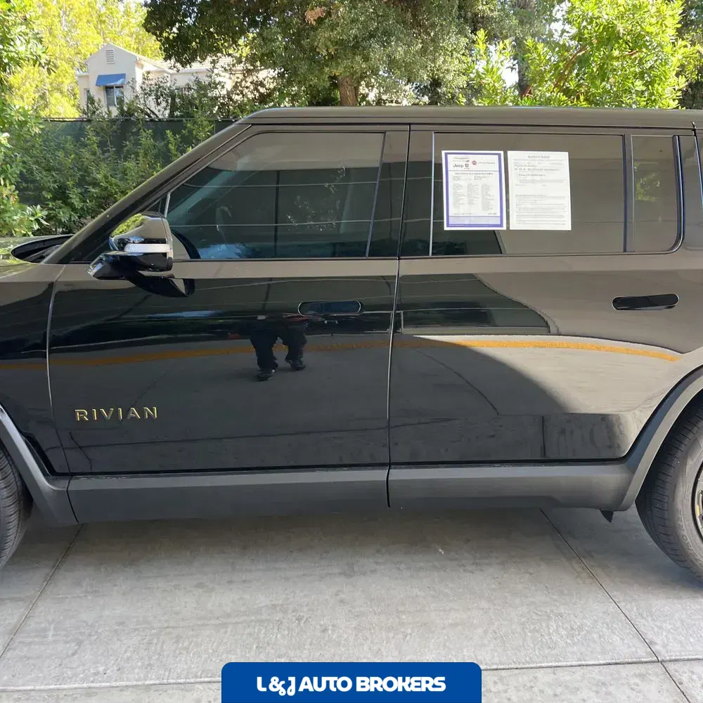 2024 Rivian R1S Adventure Dual-Motor