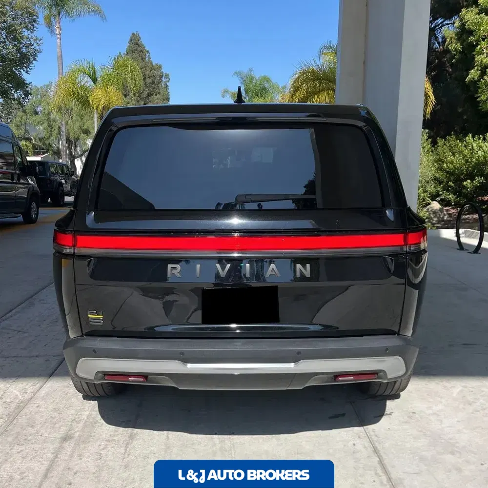 2024 Rivian R1S Adventure Dual-Motor