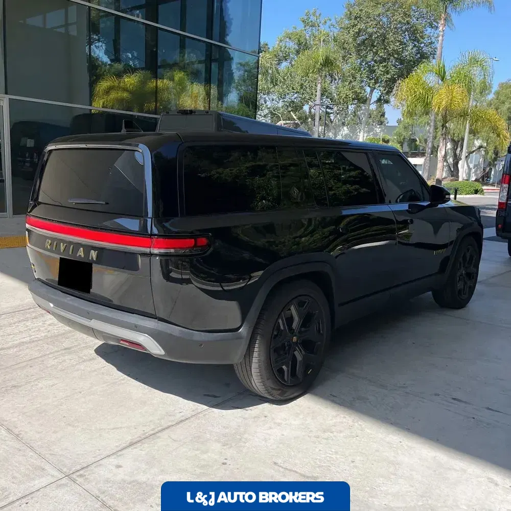 2024 Rivian R1S Adventure Dual-Motor