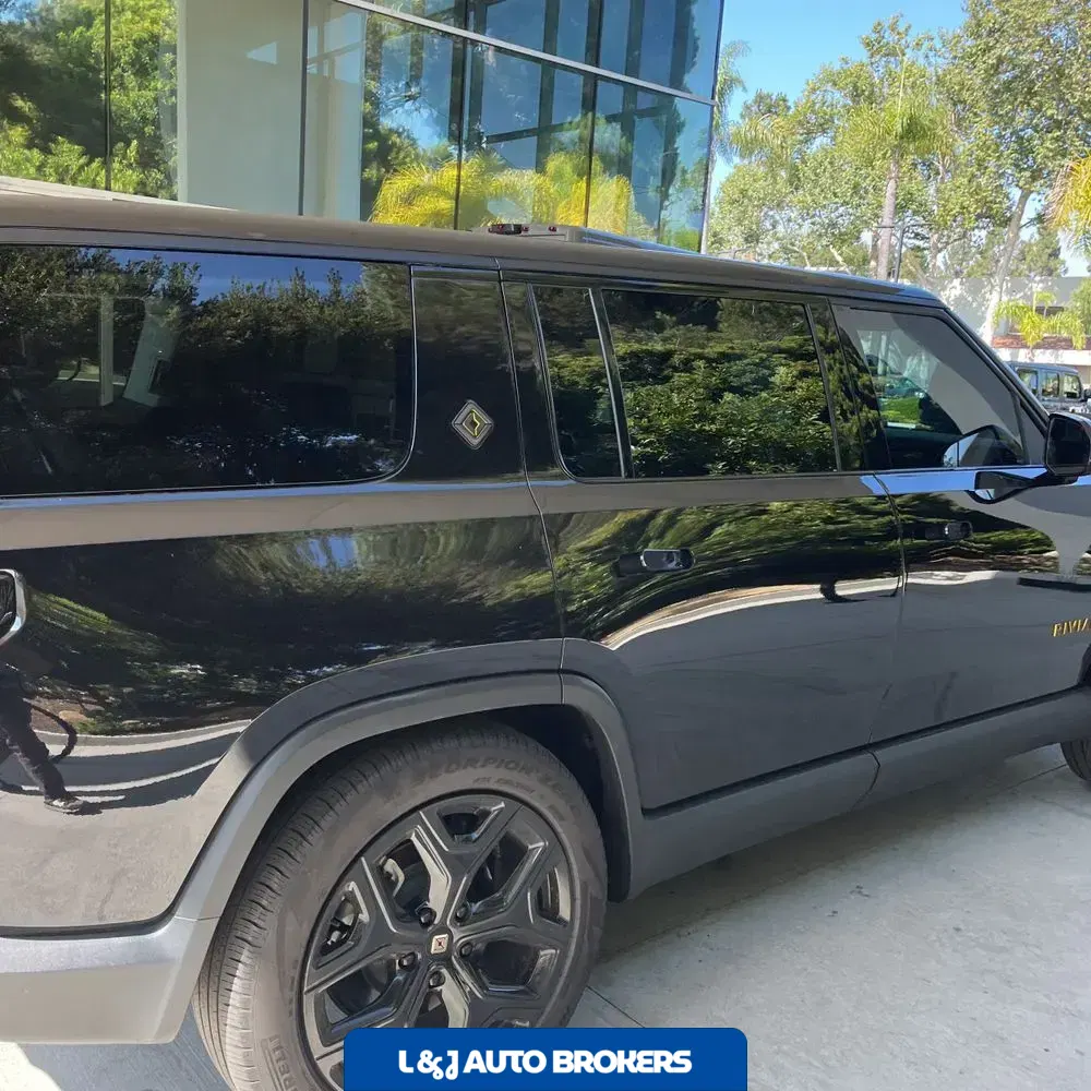 2024 Rivian R1S Adventure Dual-Motor