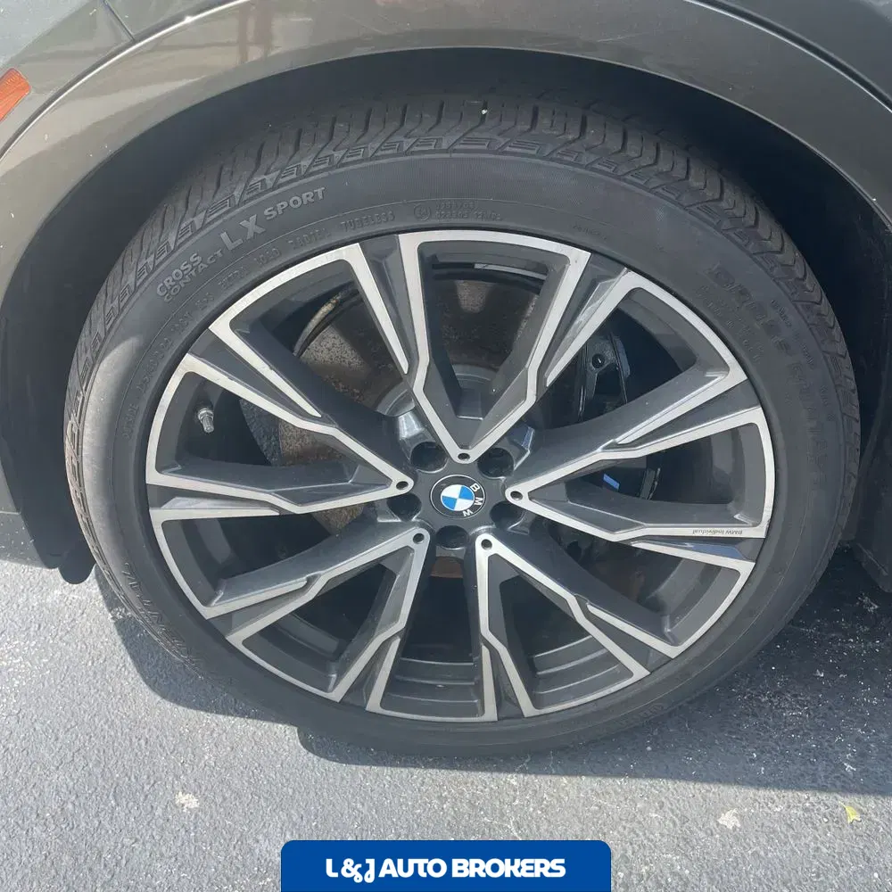2022 BMW X7 M50i