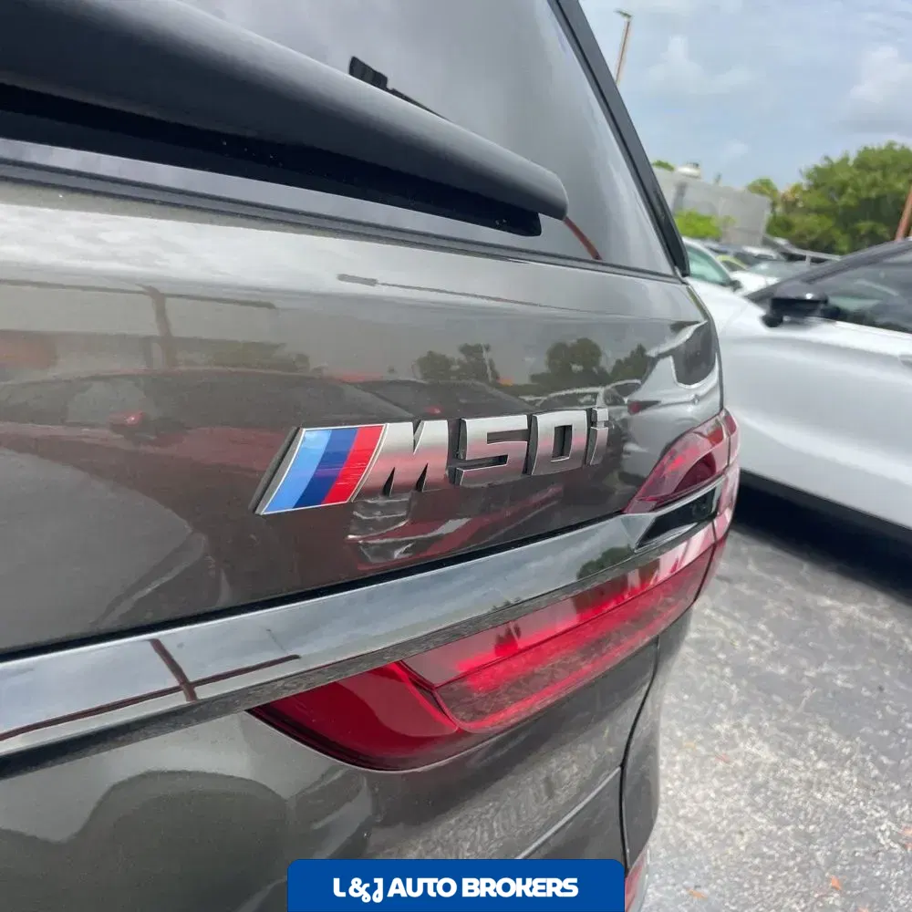 2022 BMW X7 M50i