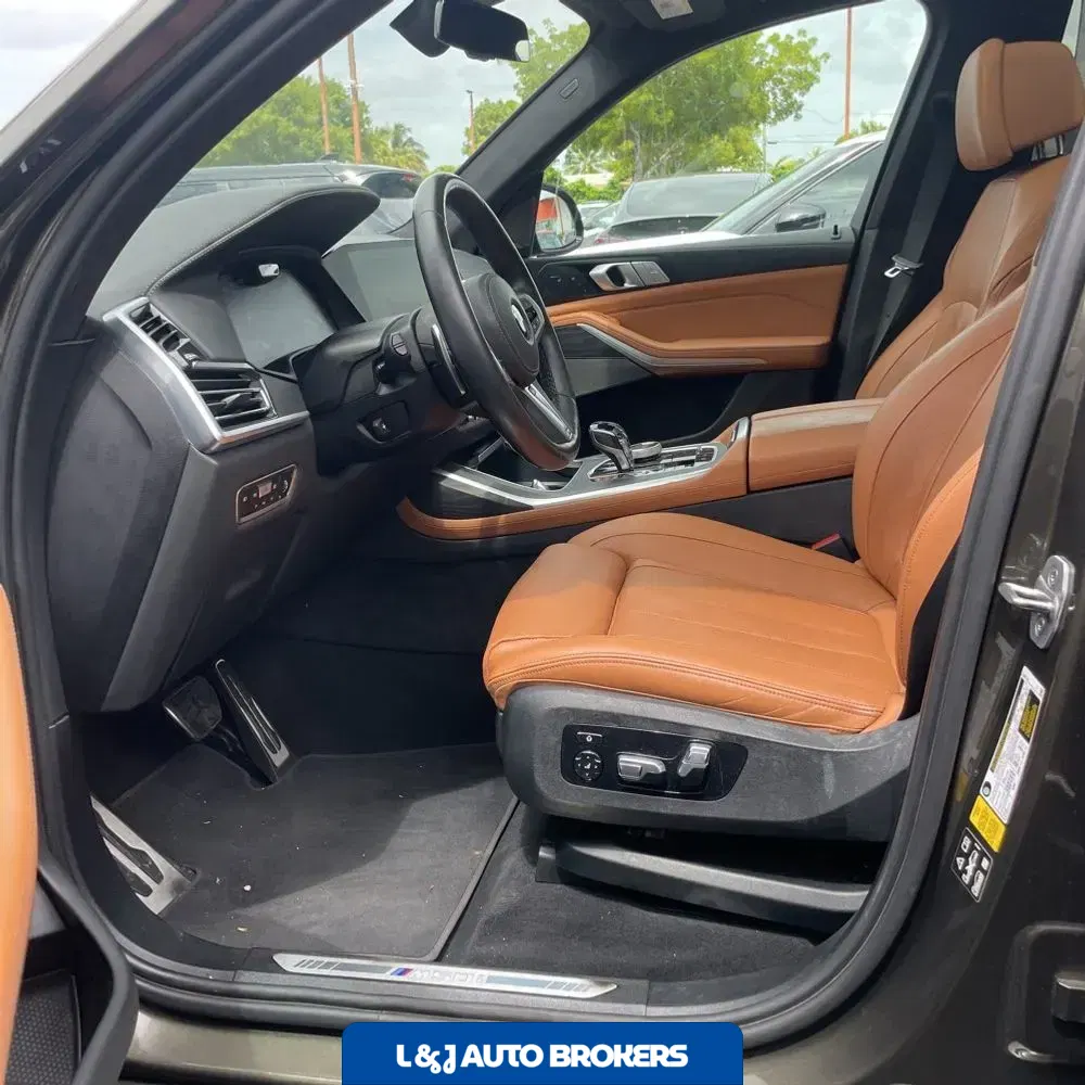 2022 BMW X7 M50i