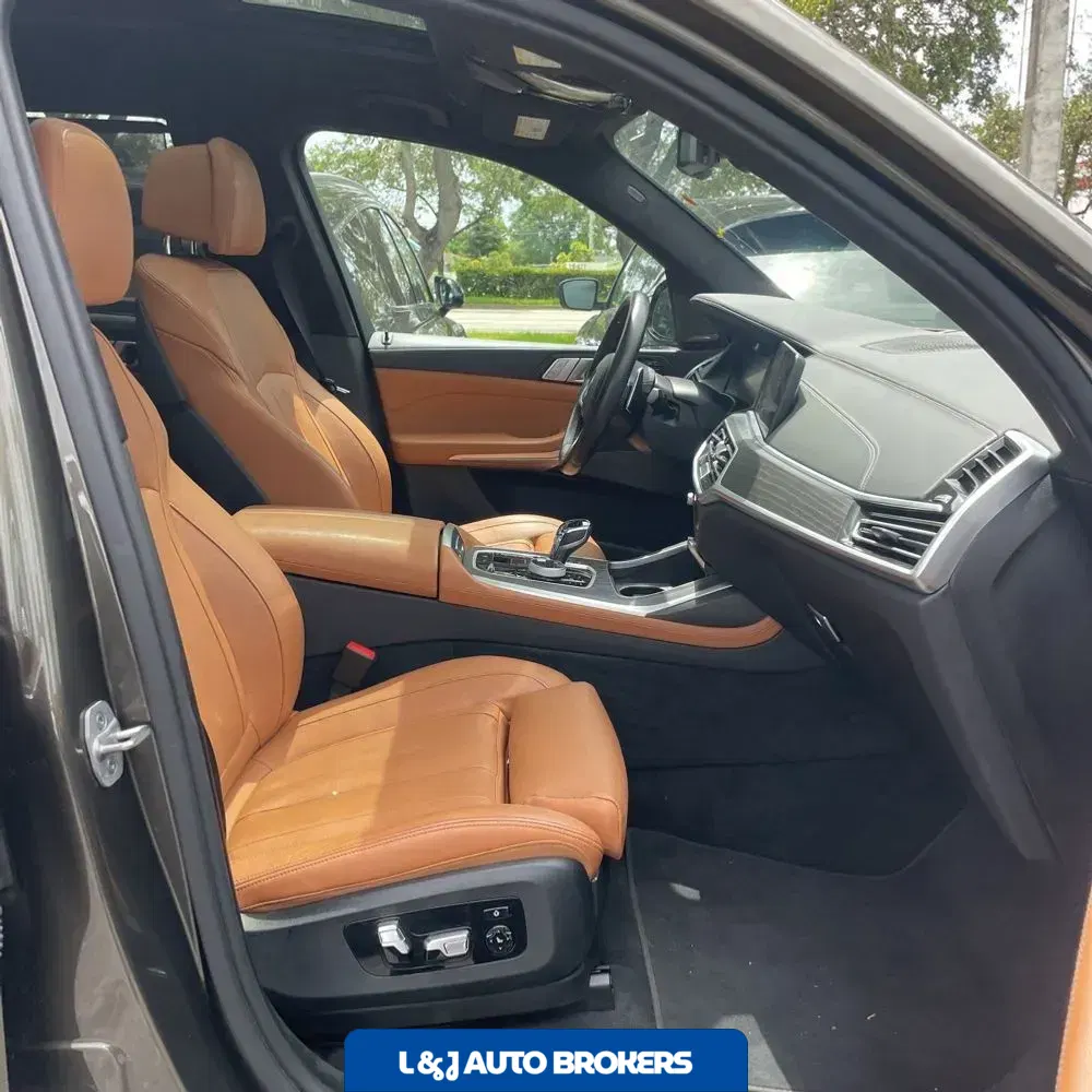 2022 BMW X7 M50i