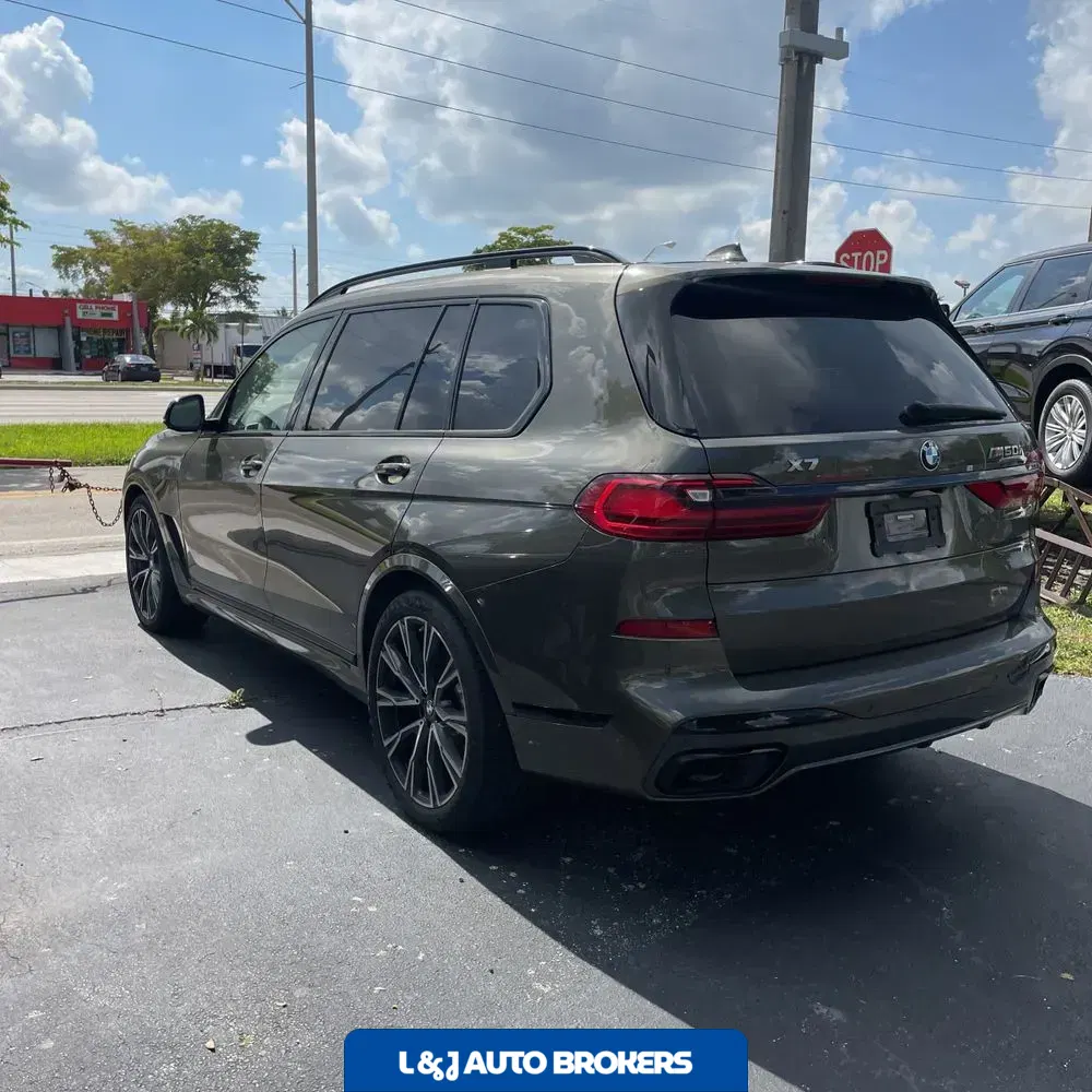 2022 BMW X7 M50i