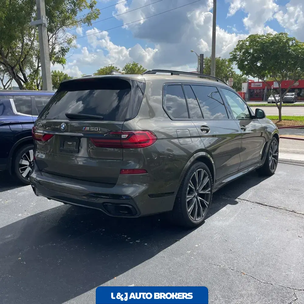 2022 BMW X7 M50i