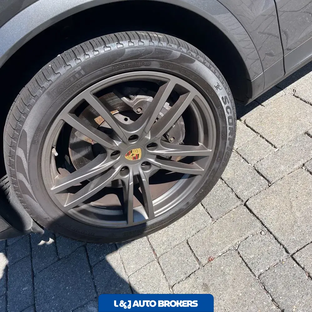 2022 Porsche Cayenne Base