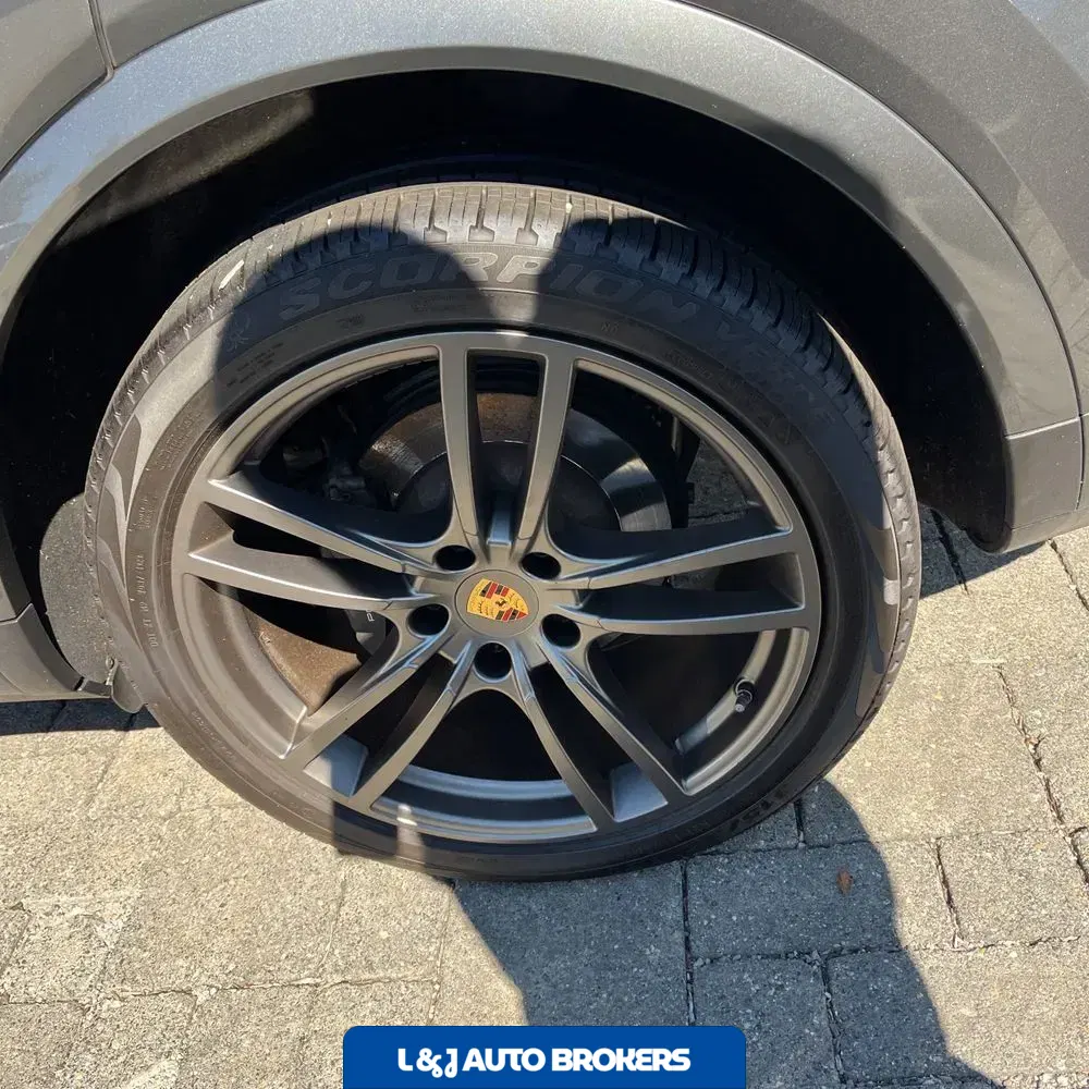 2022 Porsche Cayenne Base