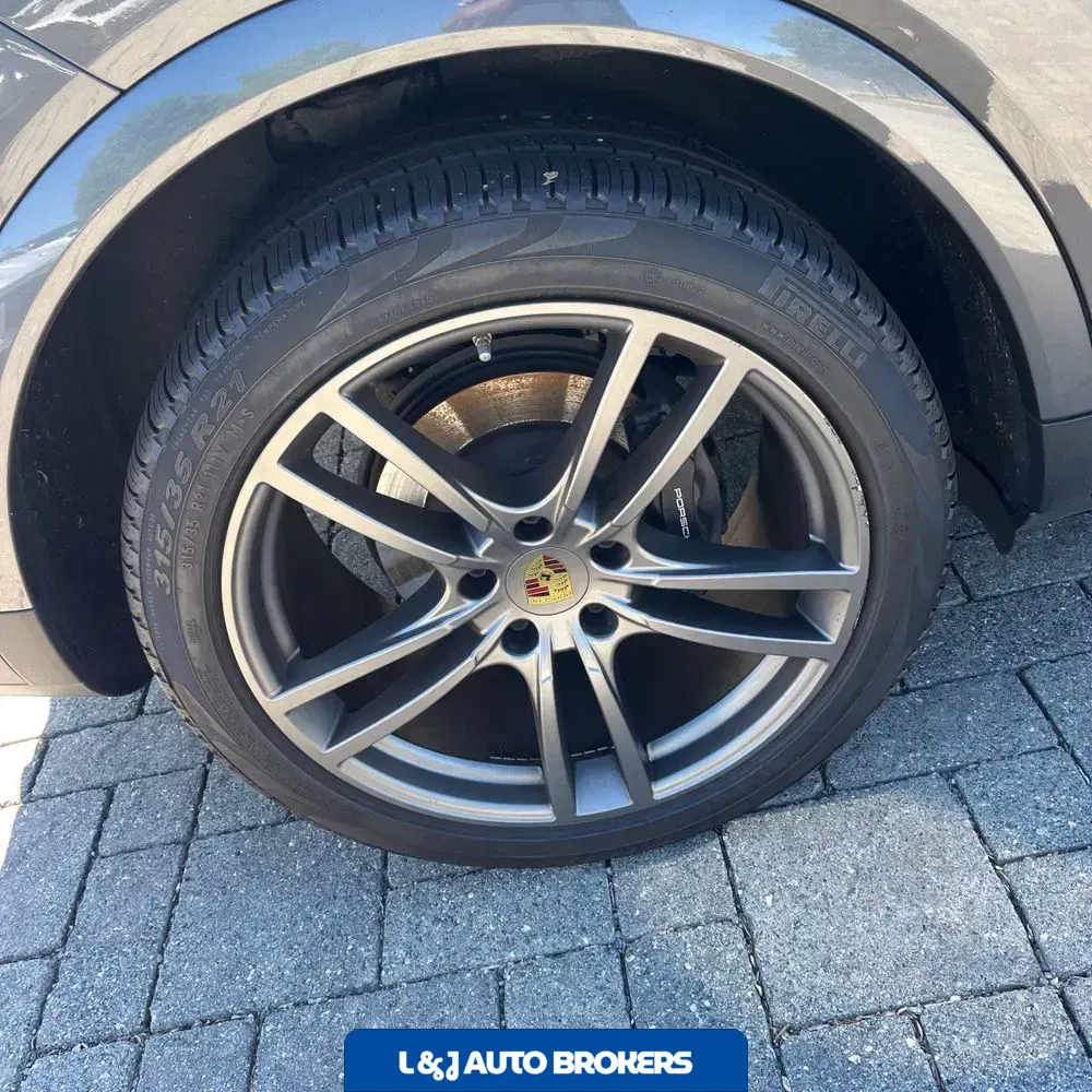 2022 Porsche Cayenne Base