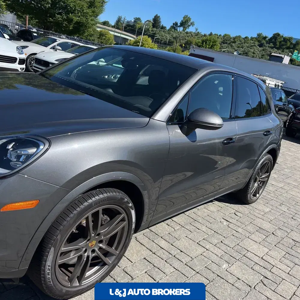 2022 Porsche Cayenne Base