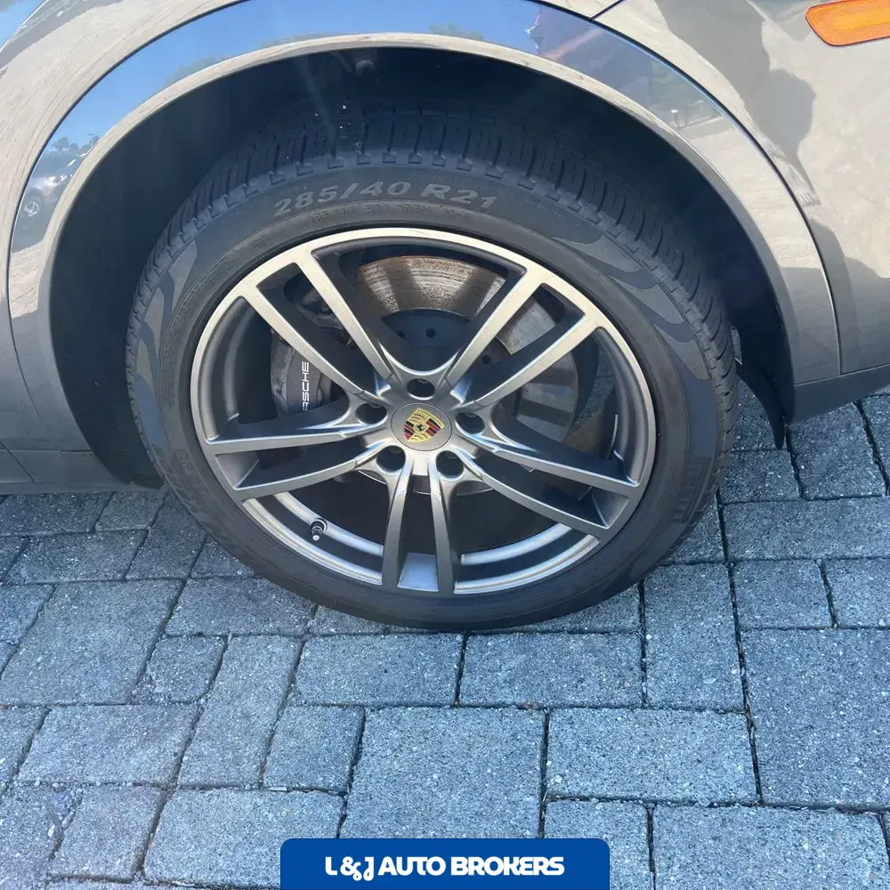 2022 Porsche Cayenne Base