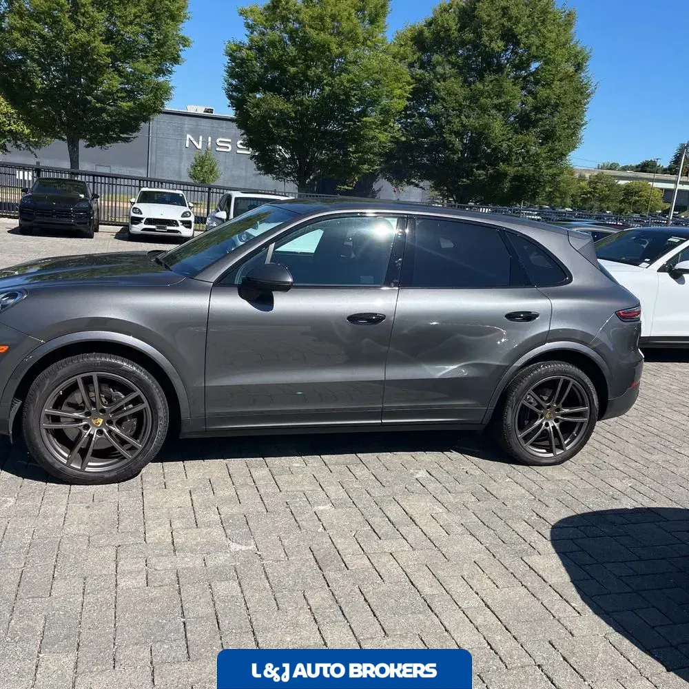 2022 Porsche Cayenne Base