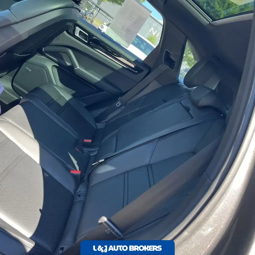 2022 Porsche Cayenne Base