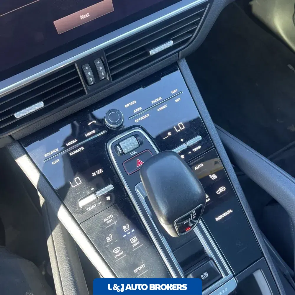 2022 Porsche Cayenne Base