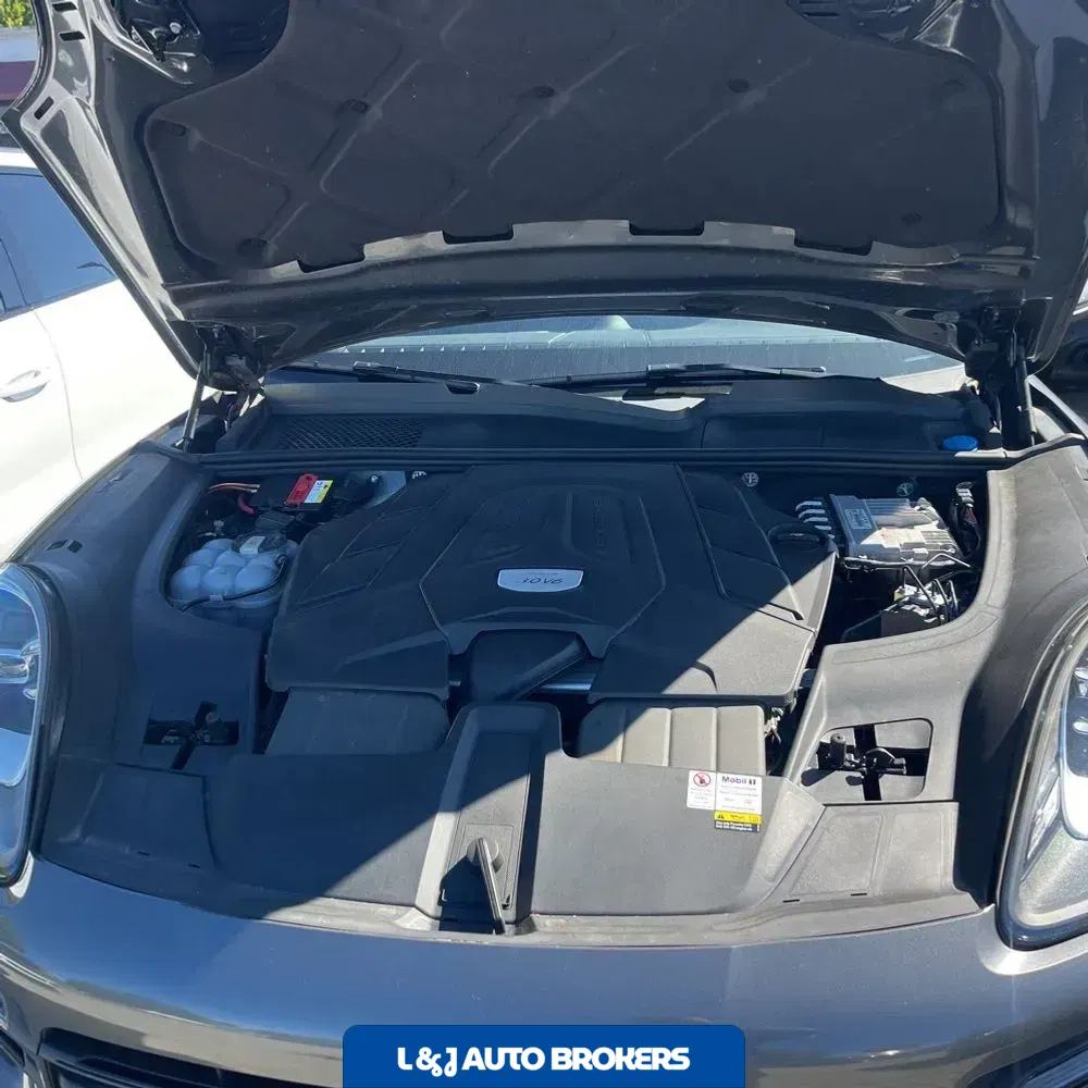 2022 Porsche Cayenne Base