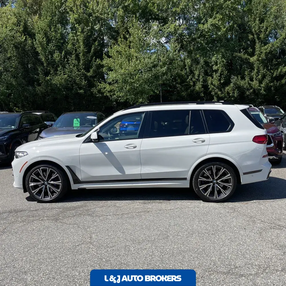 2021 BMW X7 M50i