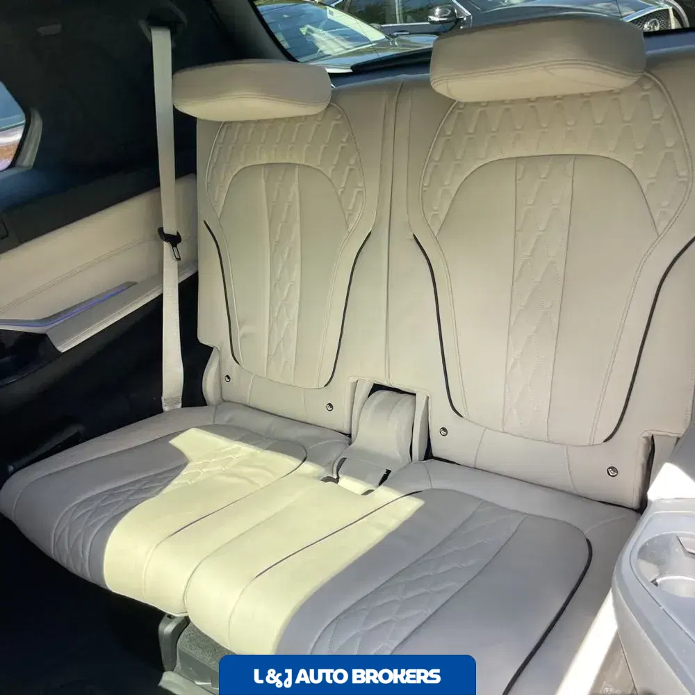 2021 BMW X7 M50i