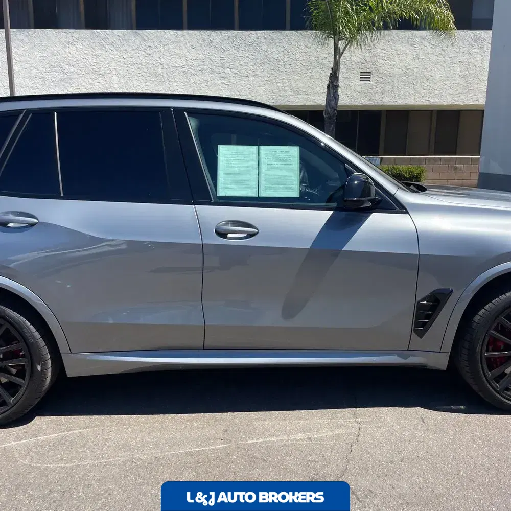 2025 BMW X5 M60i