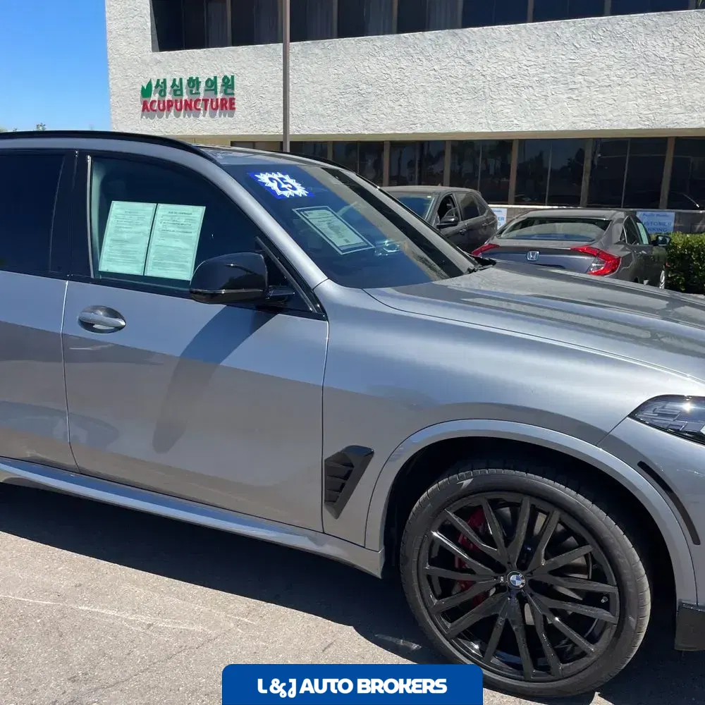 2025 BMW X5 M60i