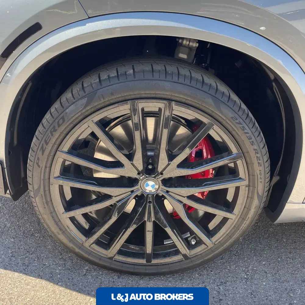 2025 BMW X5 M60i