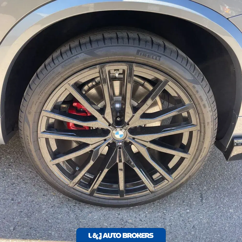 2025 BMW X5 M60i