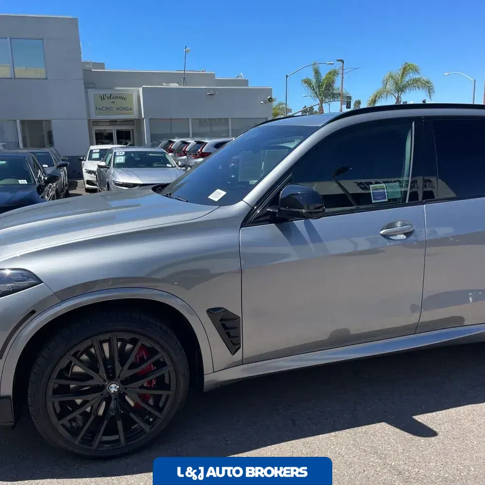 2025 BMW X5 M60i