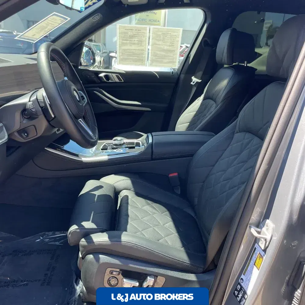 2025 BMW X5 M60i