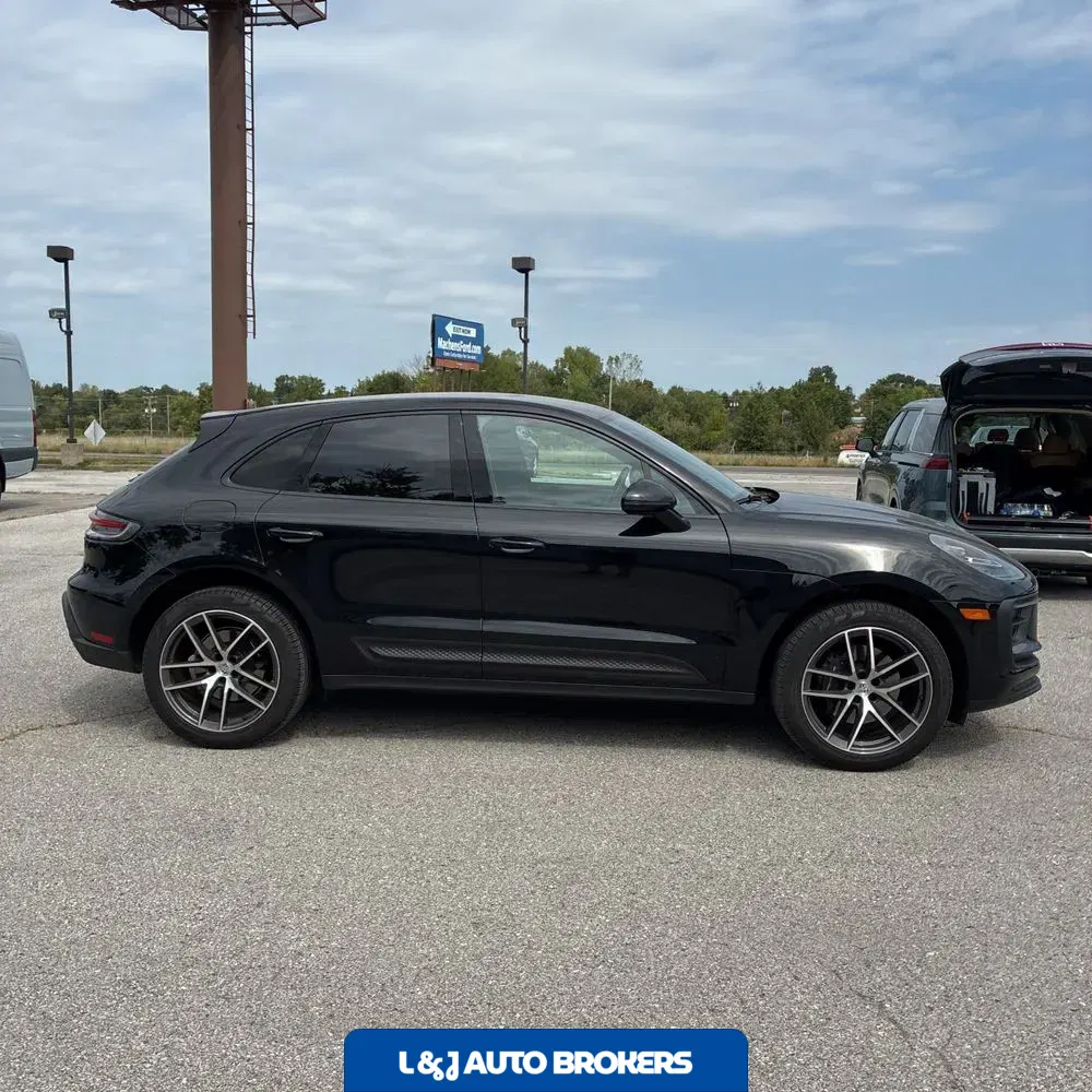 2023 Porsche Macan T