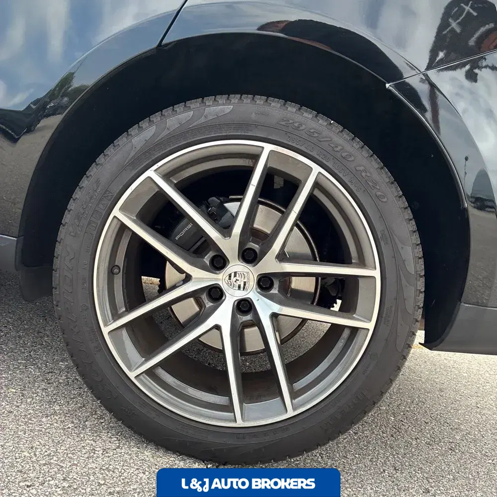 2023 Porsche Macan T