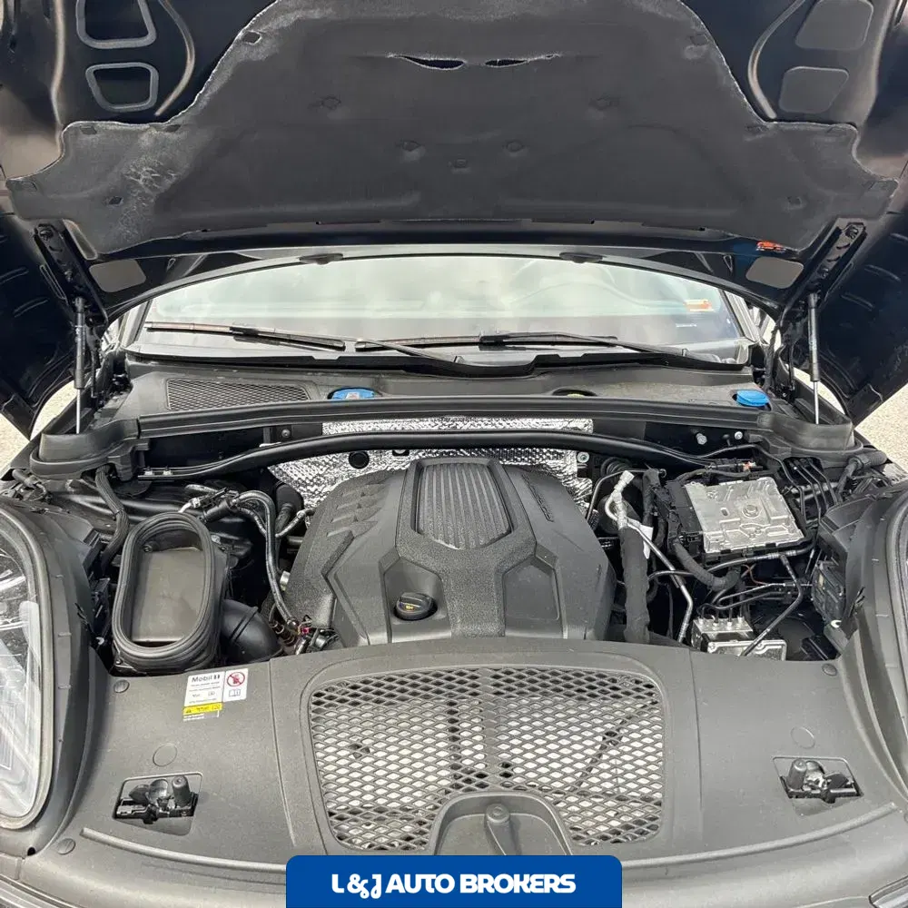 2023 Porsche Macan T