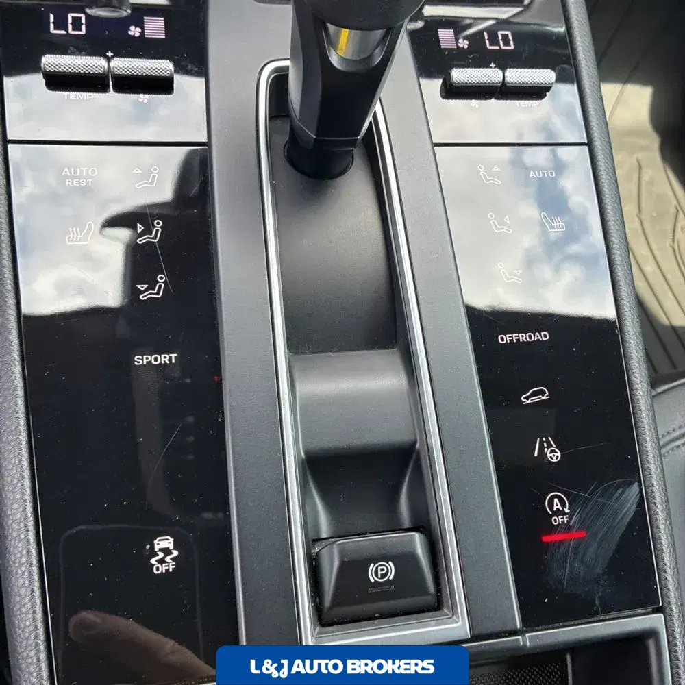 2023 Porsche Macan T