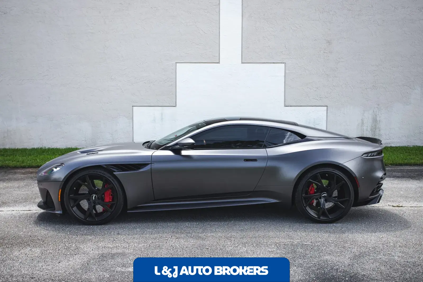 2019 Aston Martin DBS Superleggera Coupe