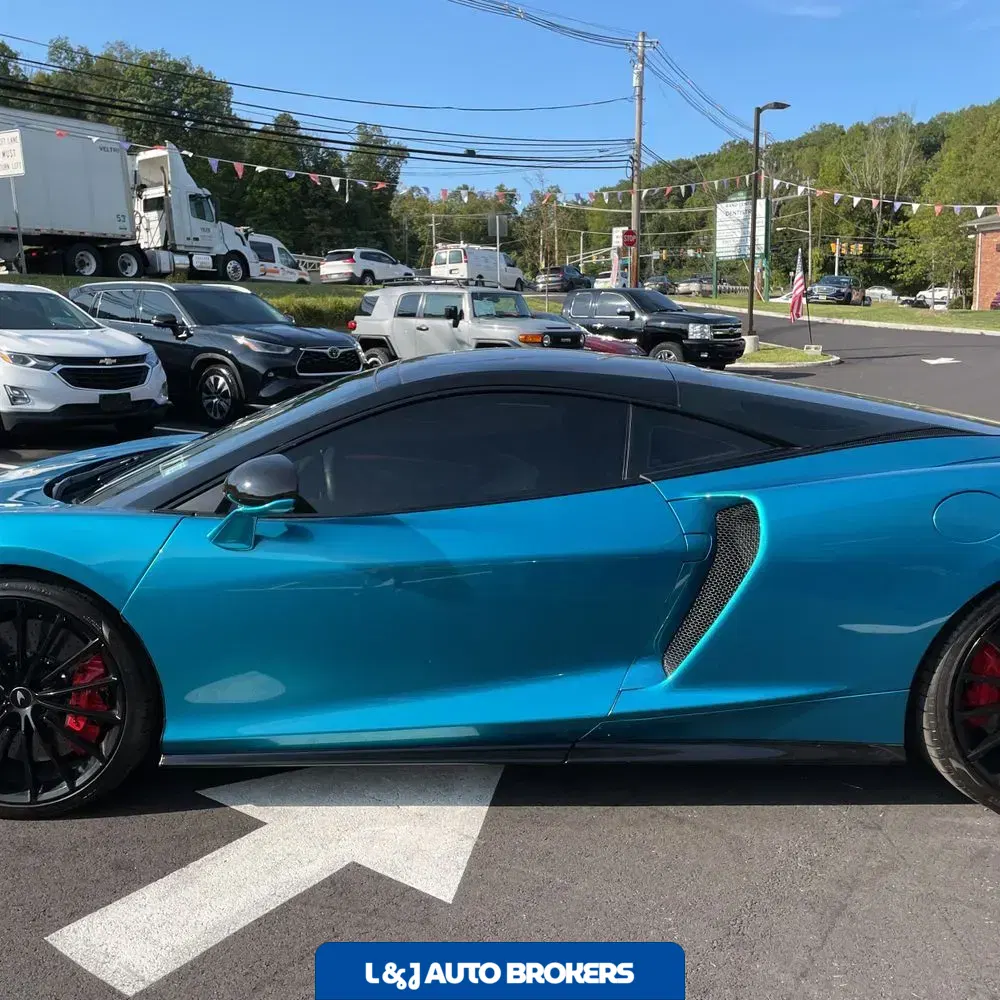 2023 McLaren GT Base