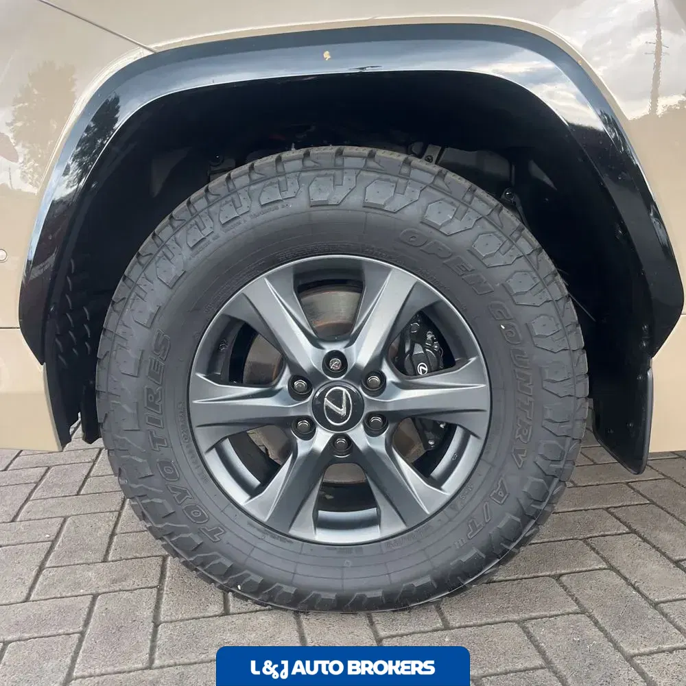 2025 Lexus LX 700h Overtrail
