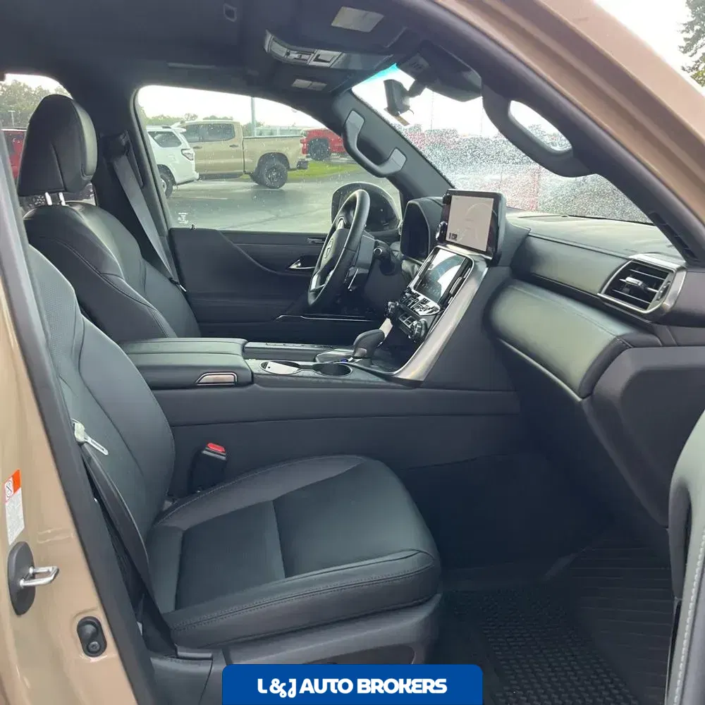 2025 Lexus LX 700h Overtrail