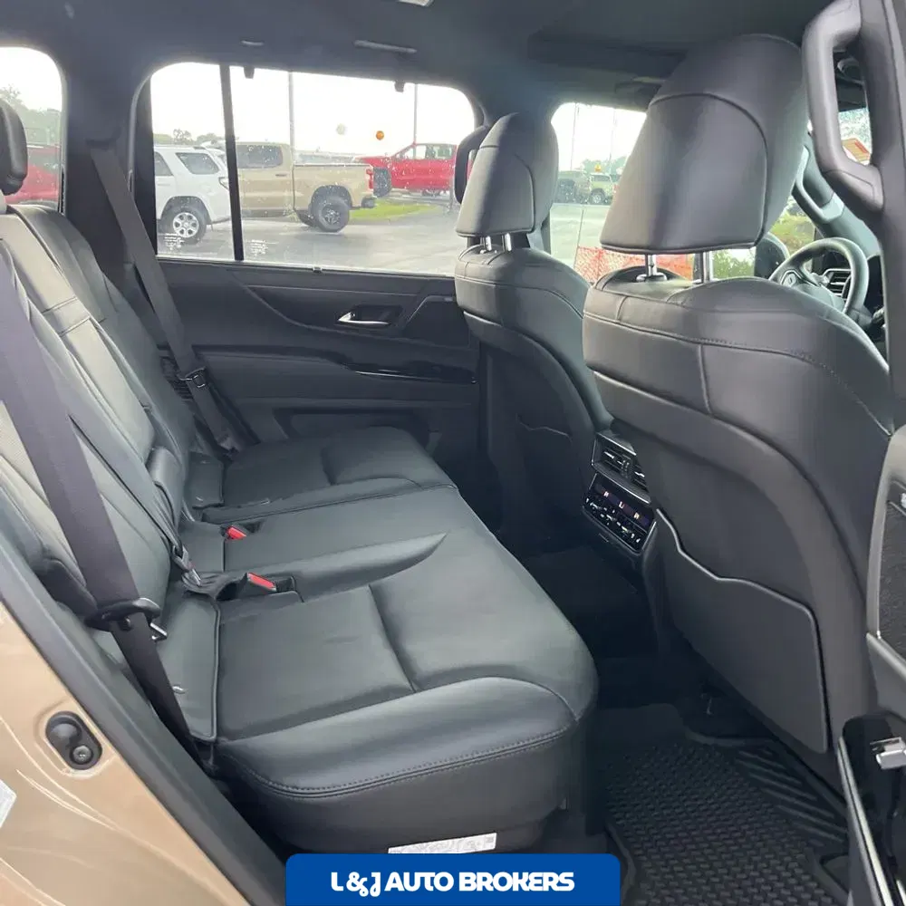 2025 Lexus LX 700h Overtrail