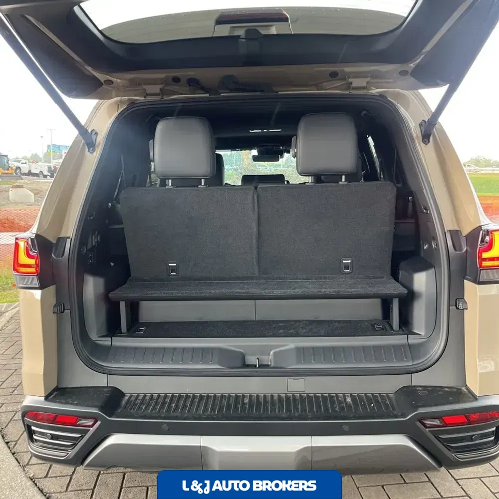 2025 Lexus LX 700h Overtrail