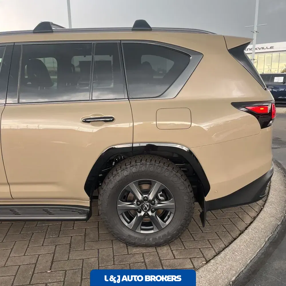 2025 Lexus LX 700h Overtrail