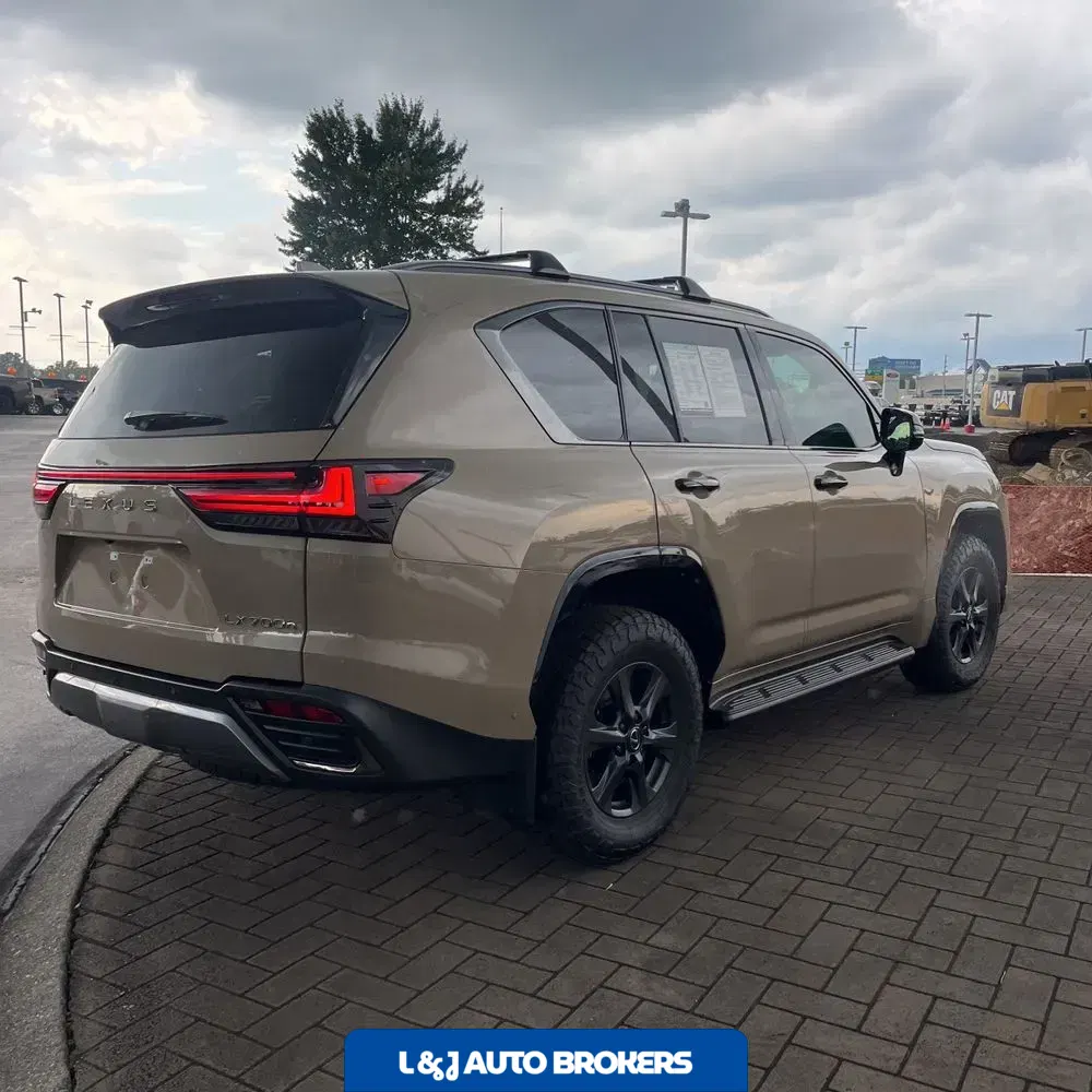 2025 Lexus LX 700h Overtrail