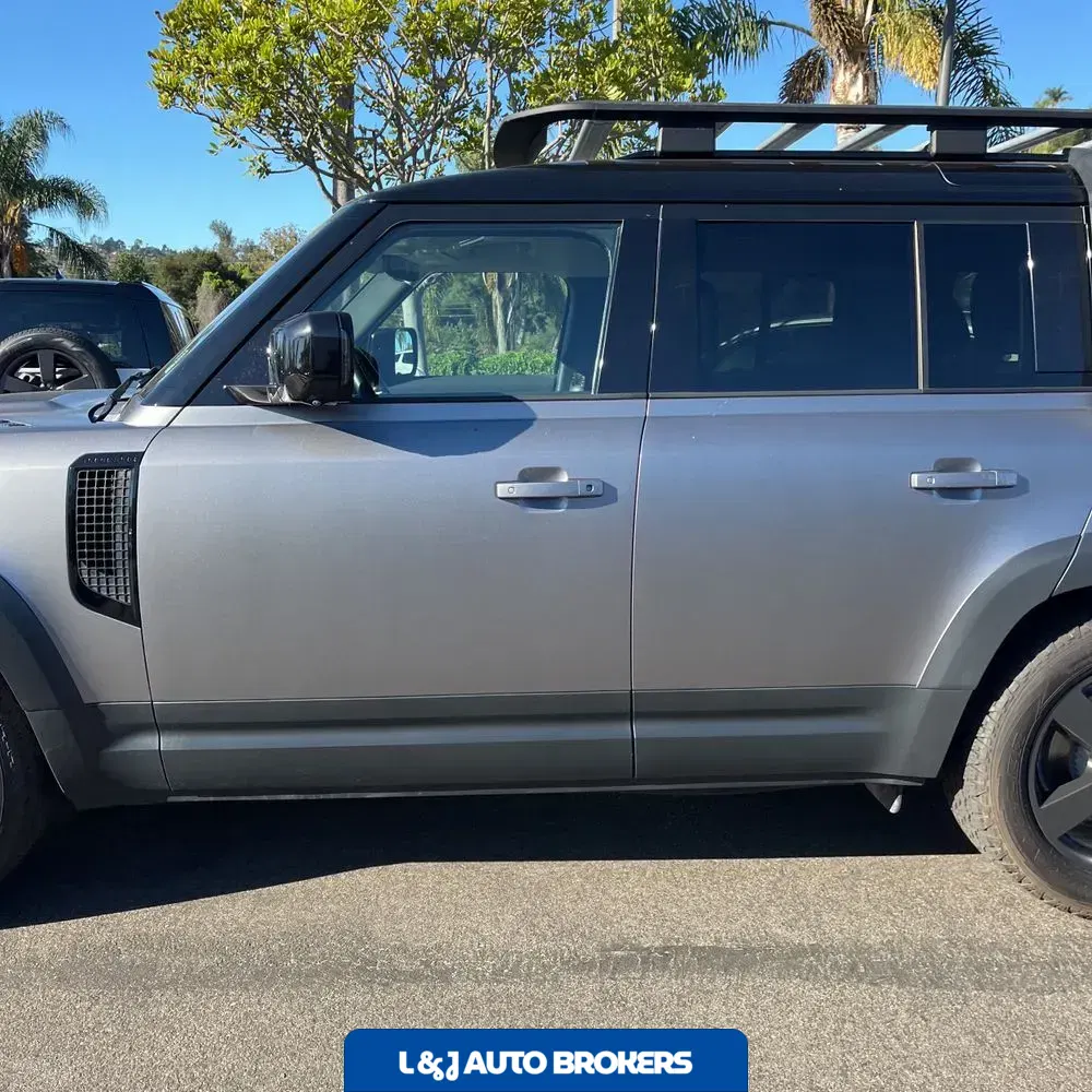 2023 Land Rover Defender 110 SE