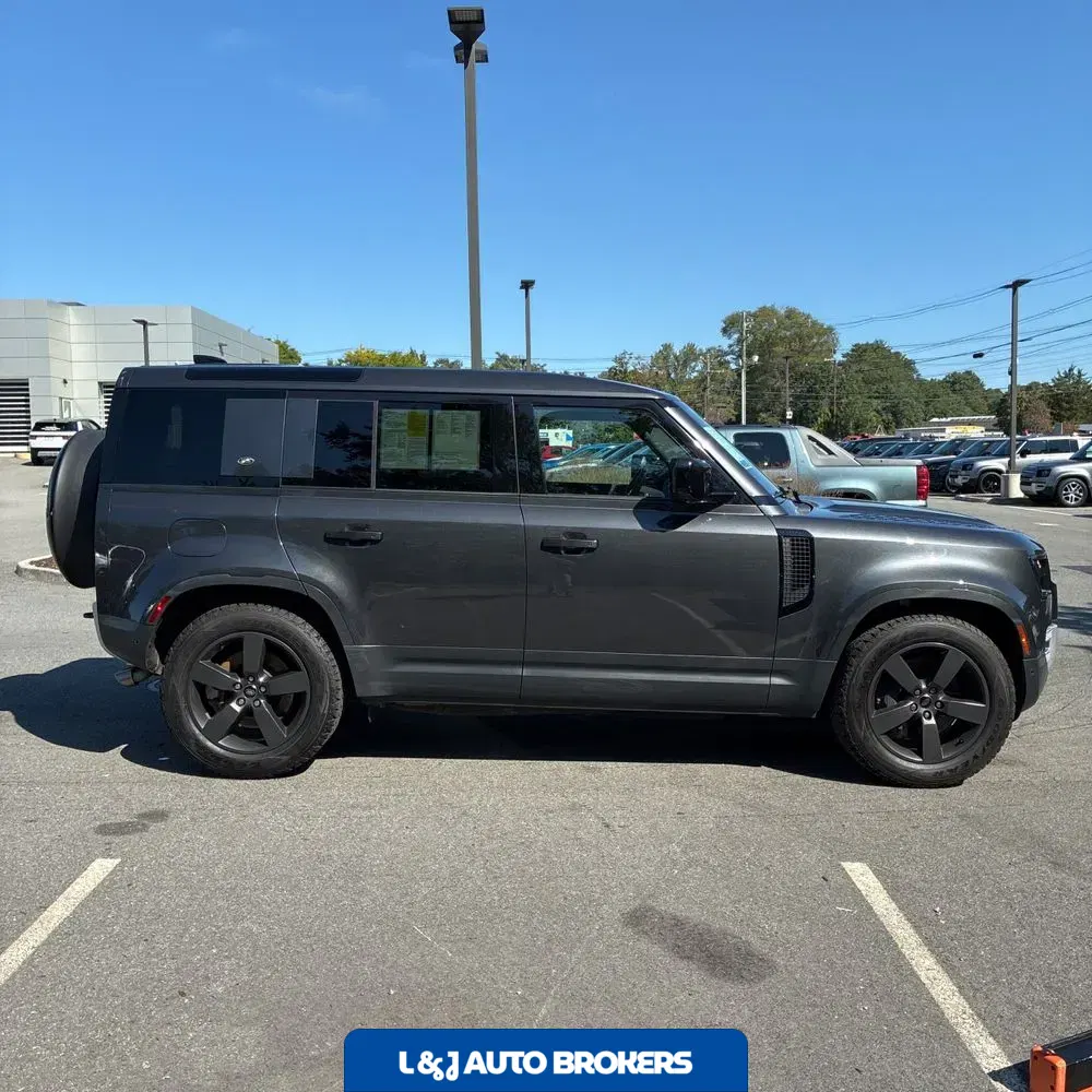 2024 Land Rover Defender 110 V8 P500 SE