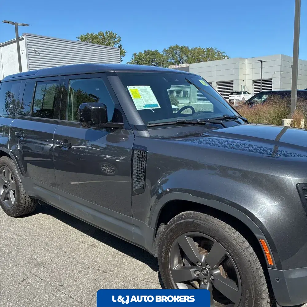 2024 Land Rover Defender 110 V8 P500 SE