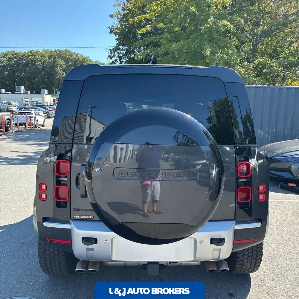 2024 Land Rover Defender 110 V8 P500 SE